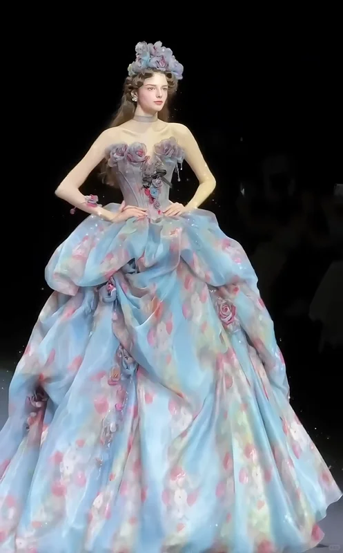 繁复 妖冶 轻灵 娇嫩，才是女人。