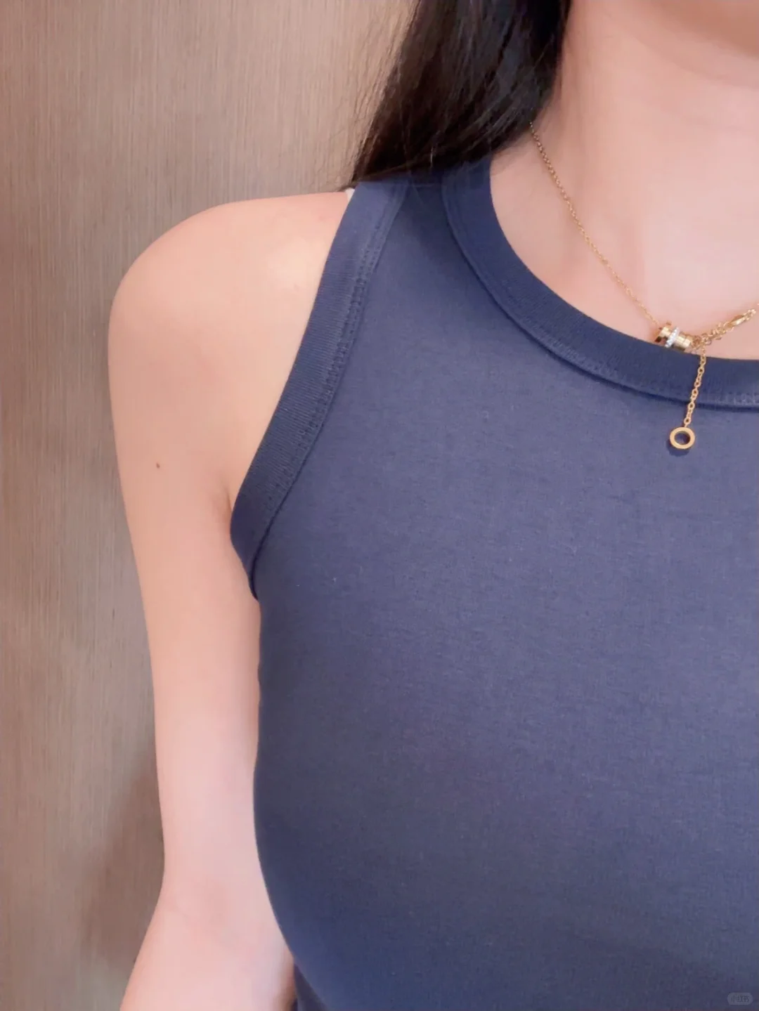 这背心我能劝一个是一个！巨遮副乳！巨显瘦！