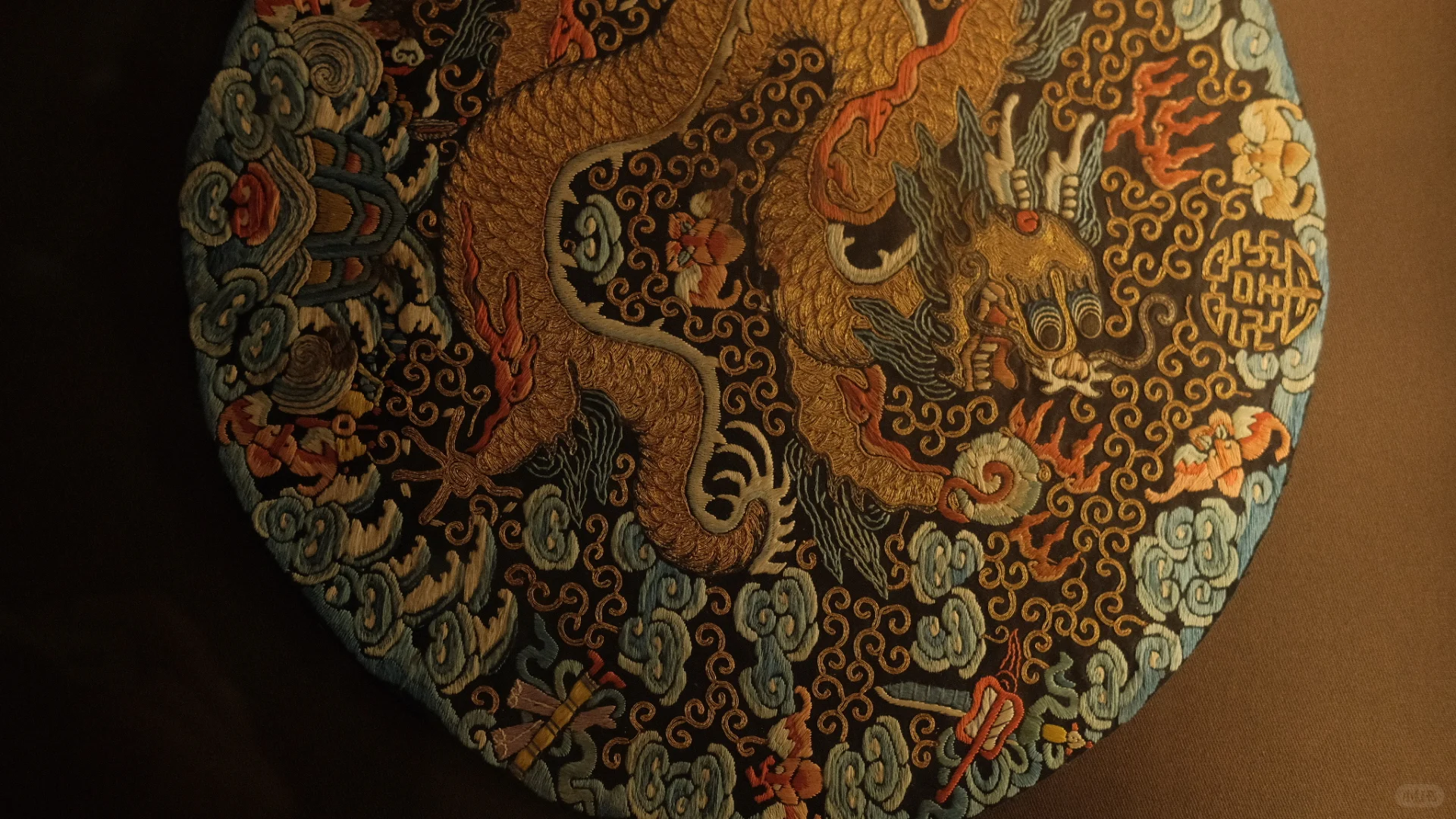 来这里的人都是理直气壮的拜金女！