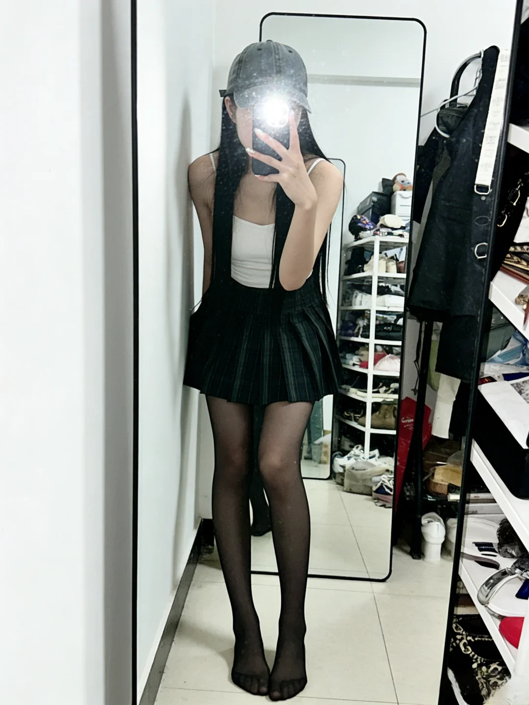 今日份氛围感自拍，短裙就得穿丝袜🎗️