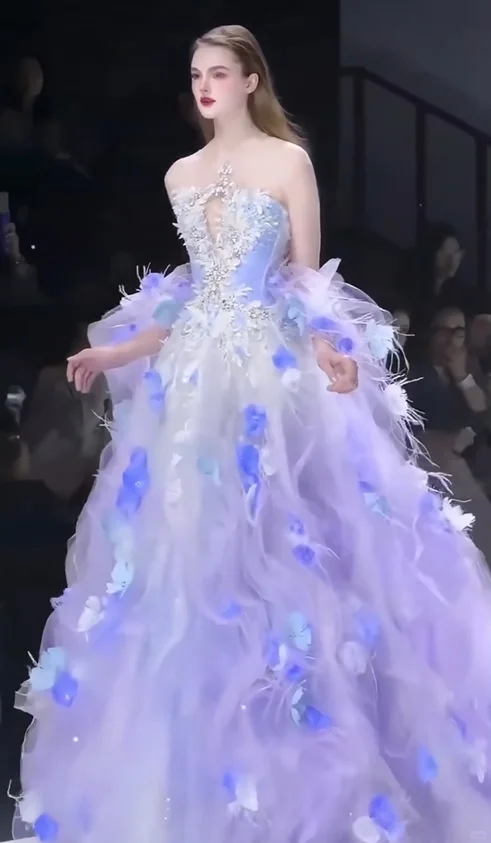 繁复 妖冶 轻灵 娇嫩，才是女人。