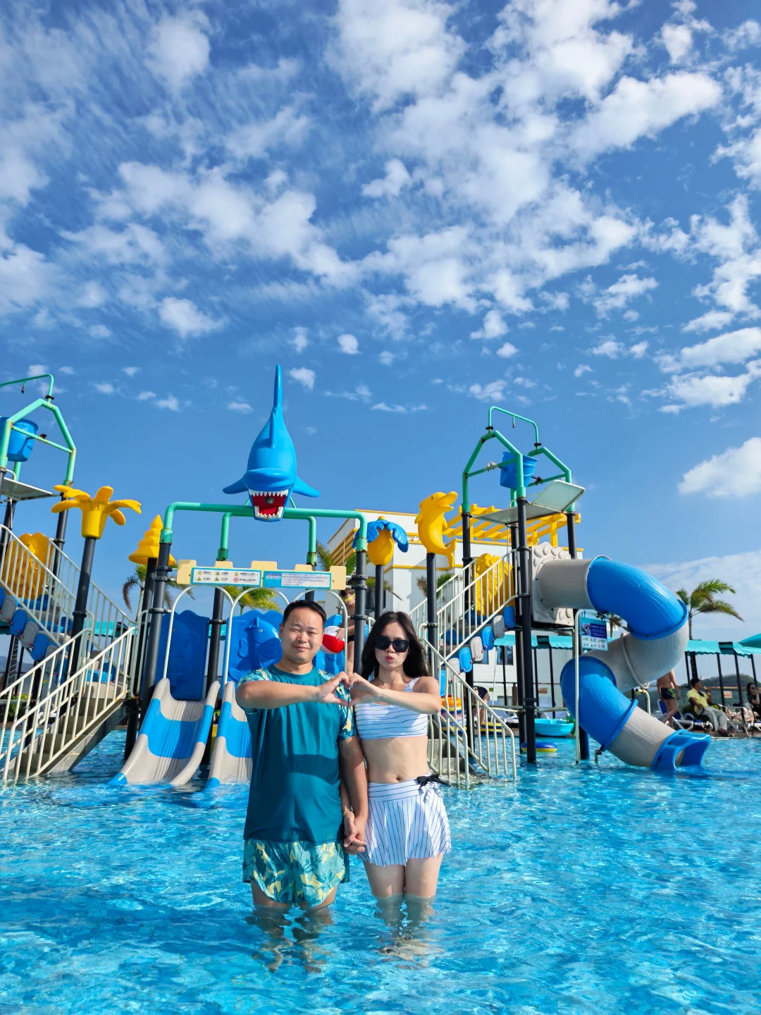 👙当泳装遇上阳光，快乐尽在不言中！