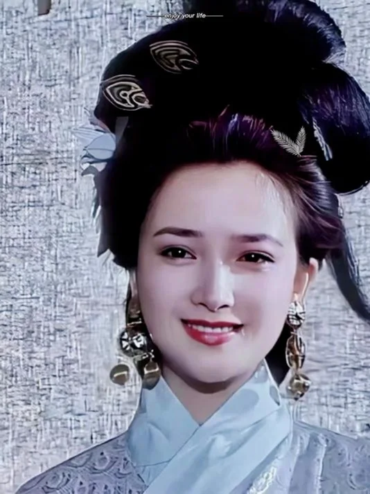 离开前，她的美撑起了内娱古装的半壁江山