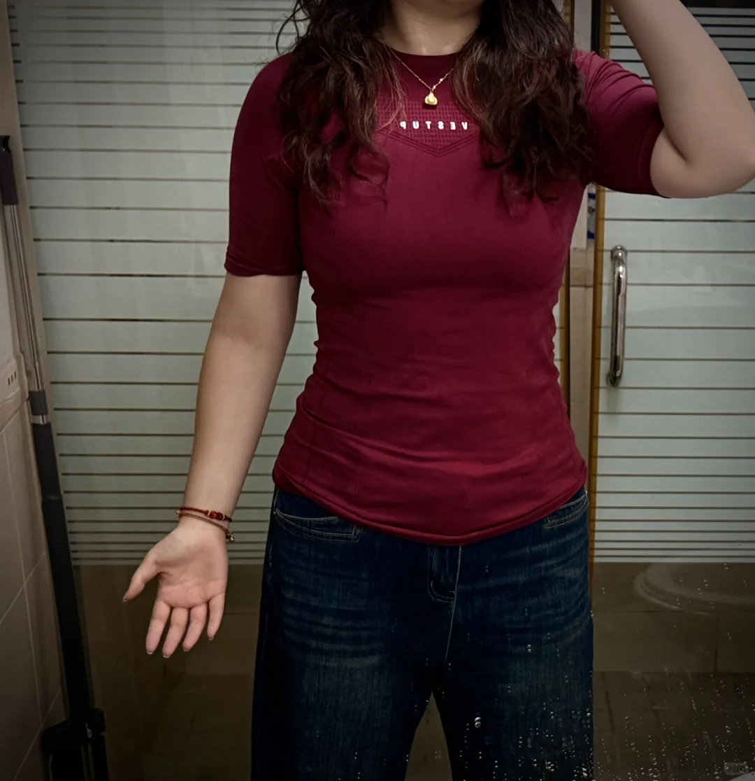 女孩子都去练肩练背！