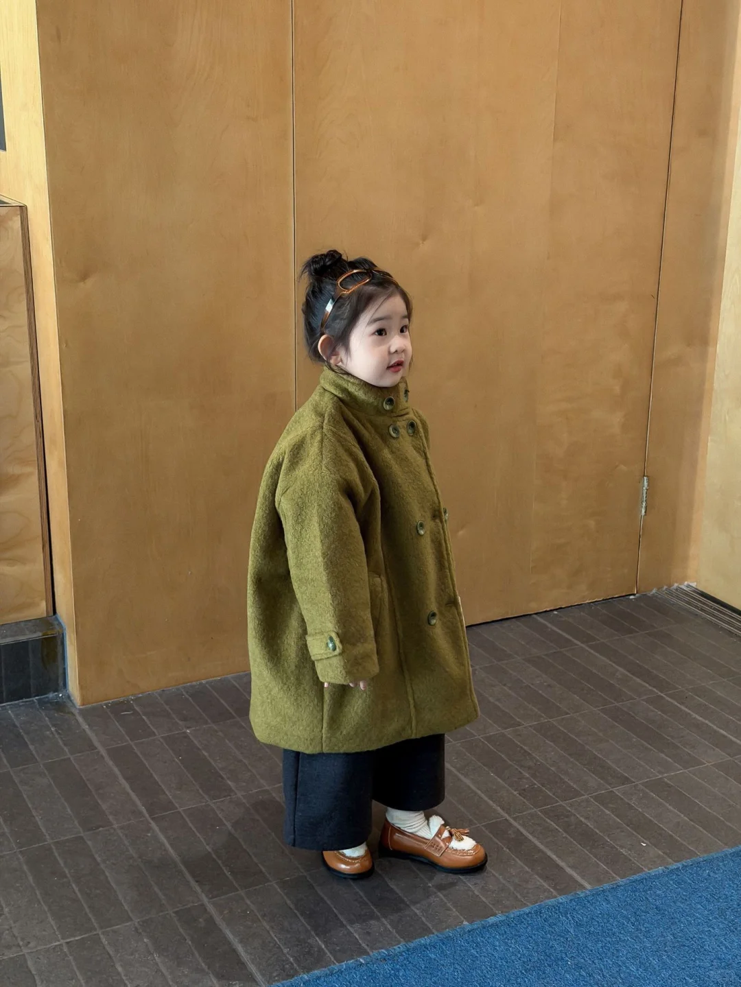 橄榄绿大衣｜女鹅的复古小大人穿搭🍂
