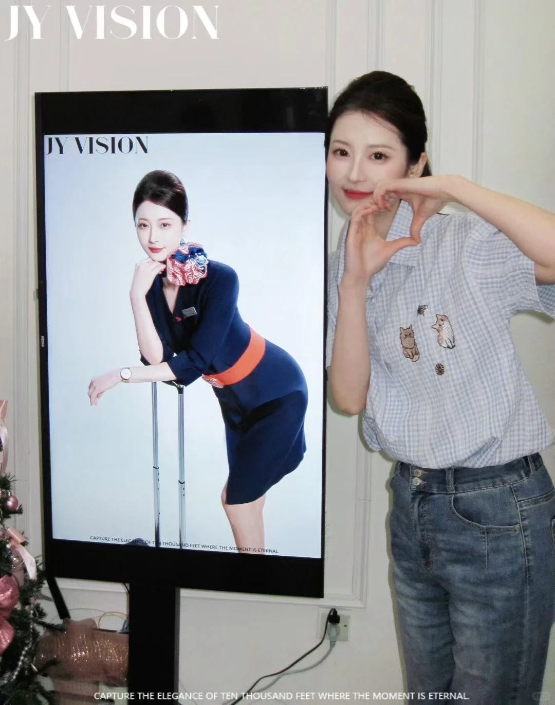 空姐圈炸了！制服写真大屏合影直接封神🤩