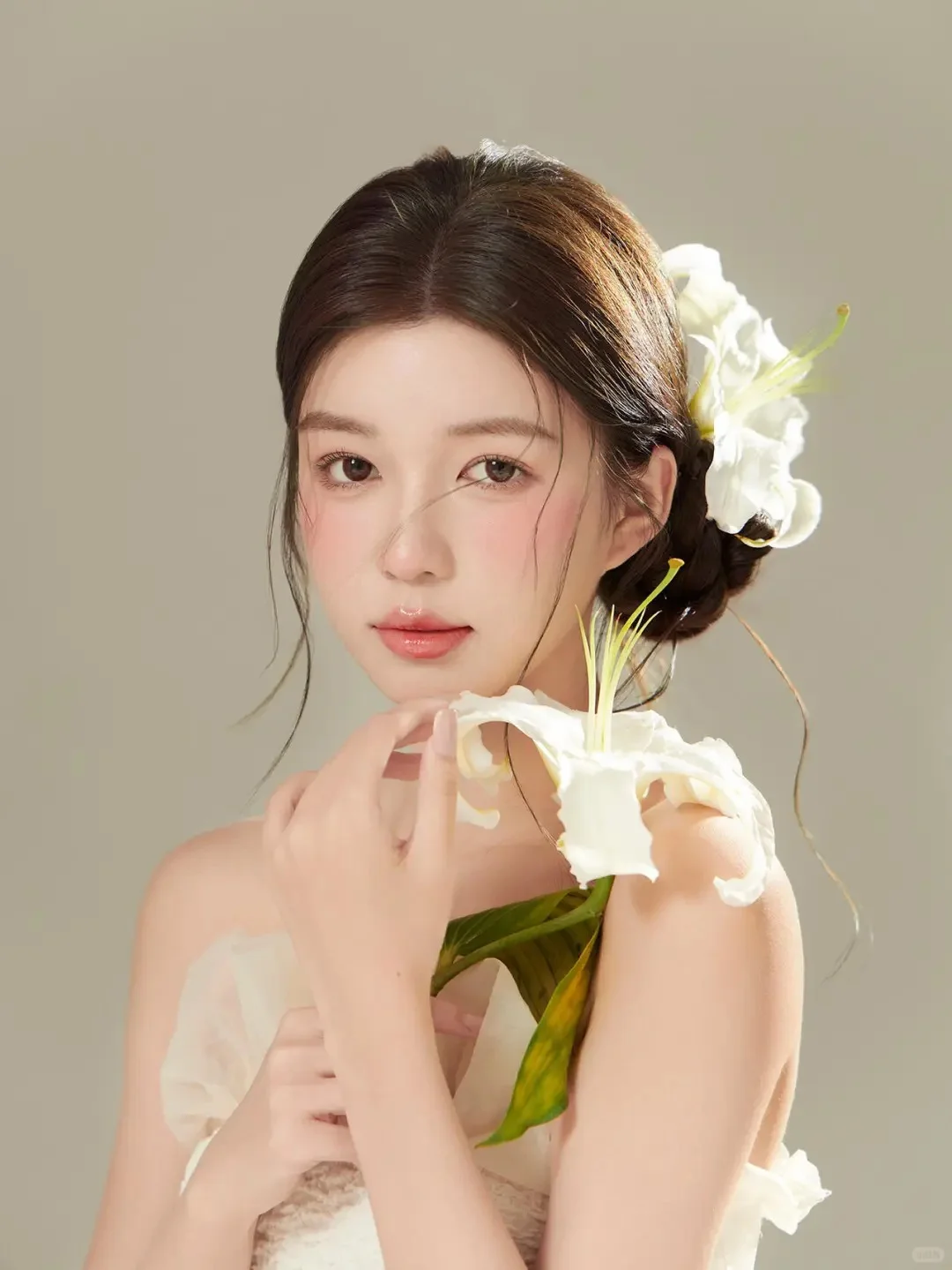 花与少女肖像写真｜纯欲感藏在眉眼间