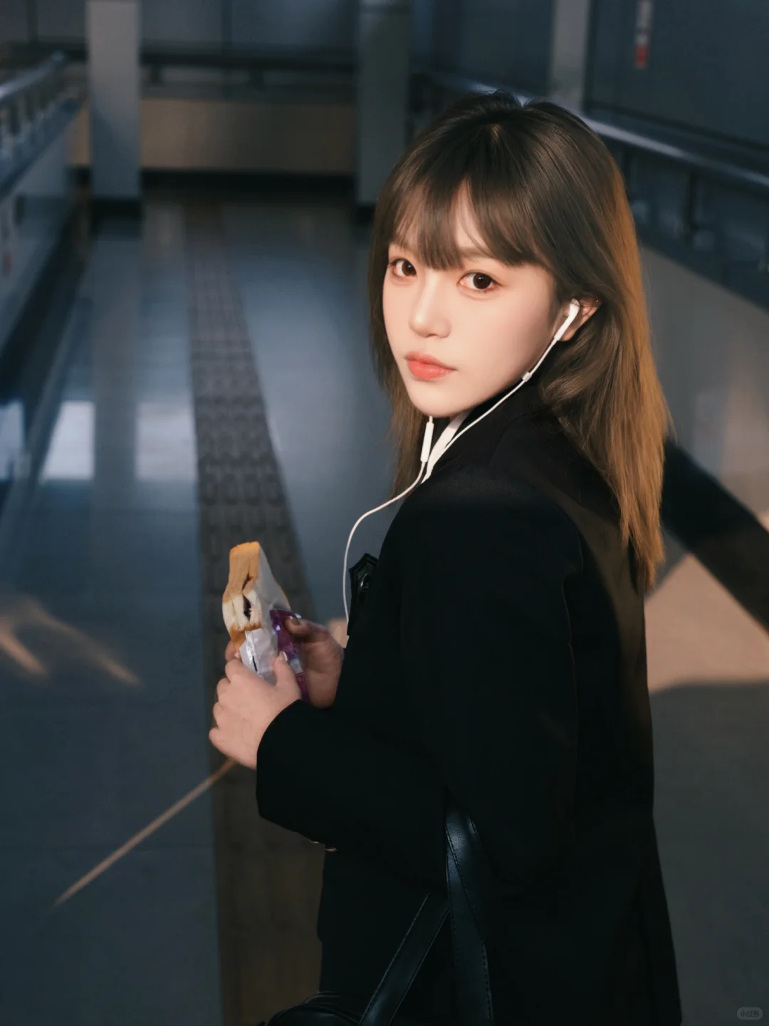 重庆轻轨站也能拍出日系写真