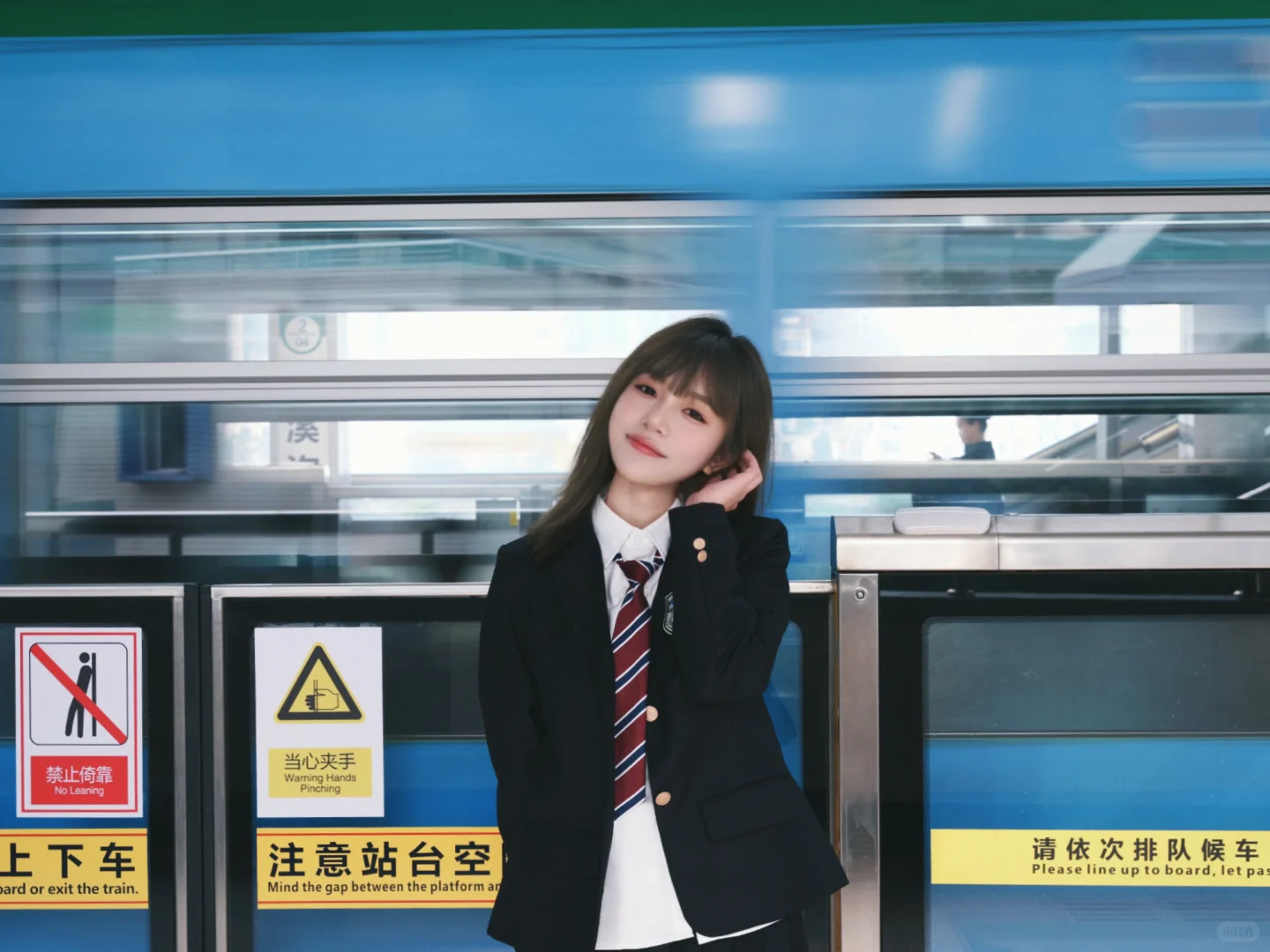 重庆轻轨站也能拍出日系写真