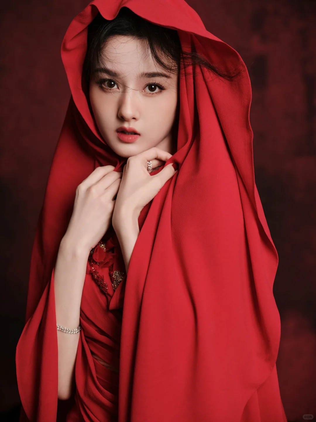 宋祖儿活动造型🥀娇艳欲滴的小红帽~