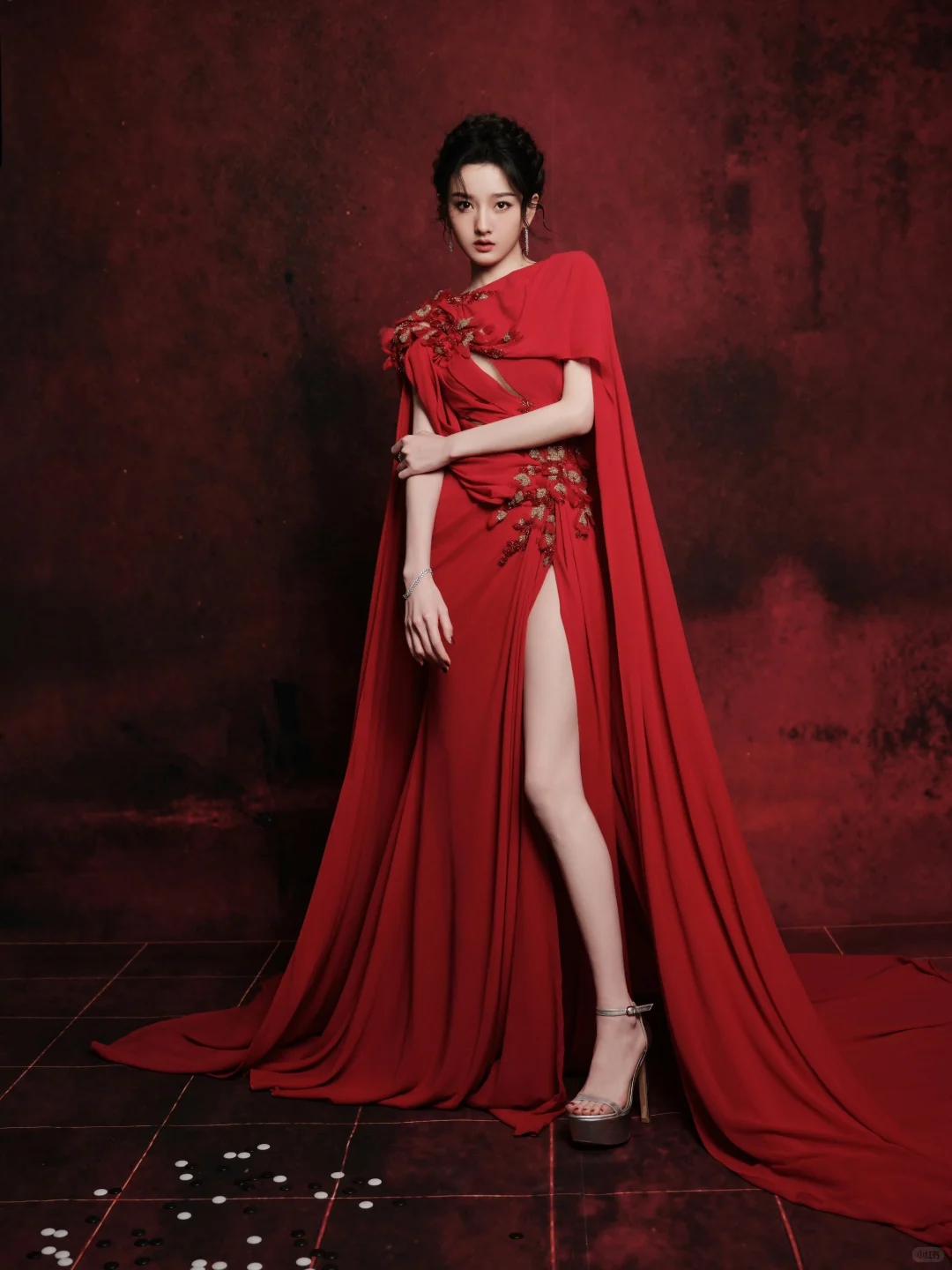 宋祖儿活动造型🥀娇艳欲滴的小红帽~