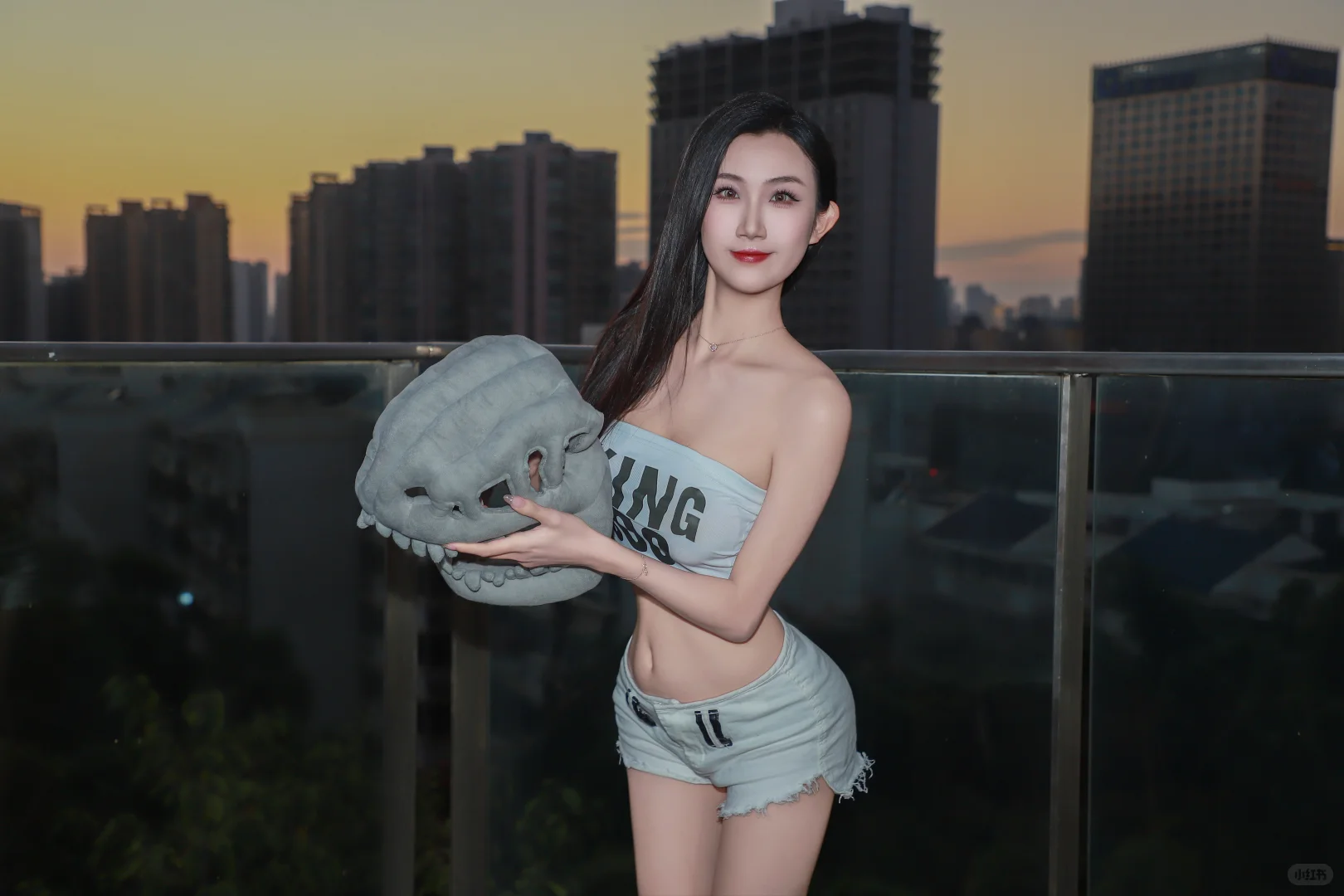 辣妹都给我去学这个姿势！📷