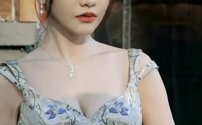 杨蓉：天使面孔➕魔鬼身材😍