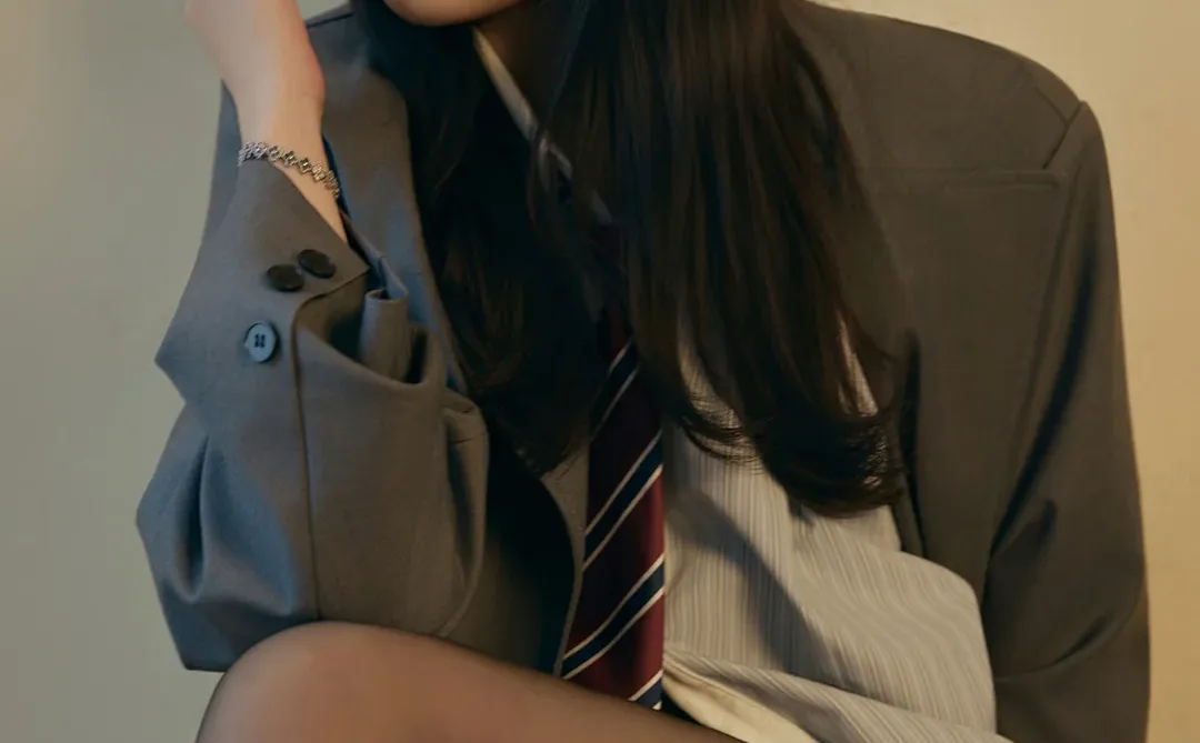 夜色朦胧映玉姿