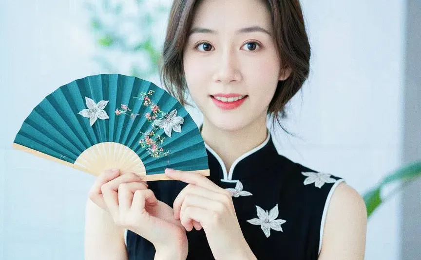 88年，37岁，韵味正浓，魅力无限，你们认可吗？