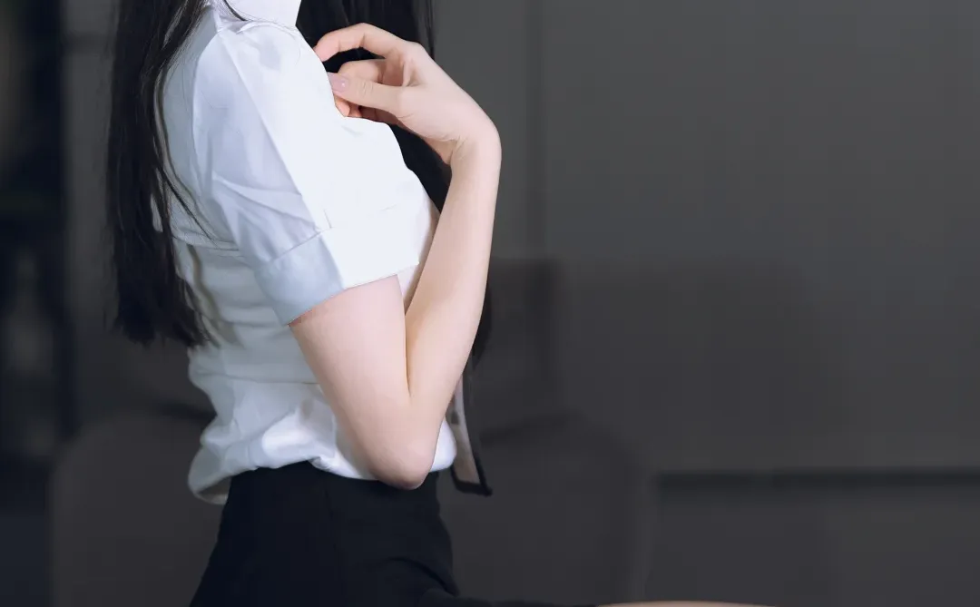 又自愿加班了，ol拍摄