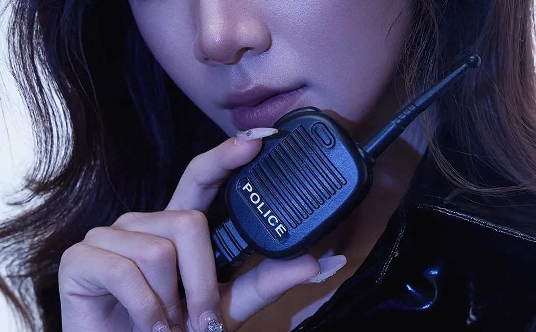 🔥当辣妹穿上警徽！冷调光影大片帅到犯规～