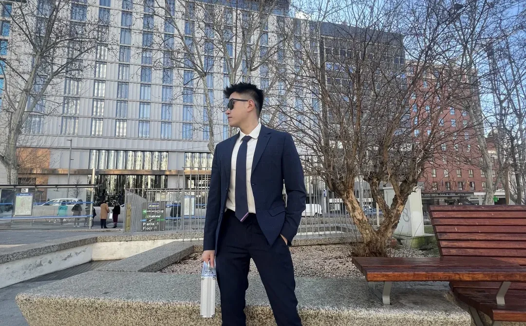 【今日角色设定】正装社畜的日常