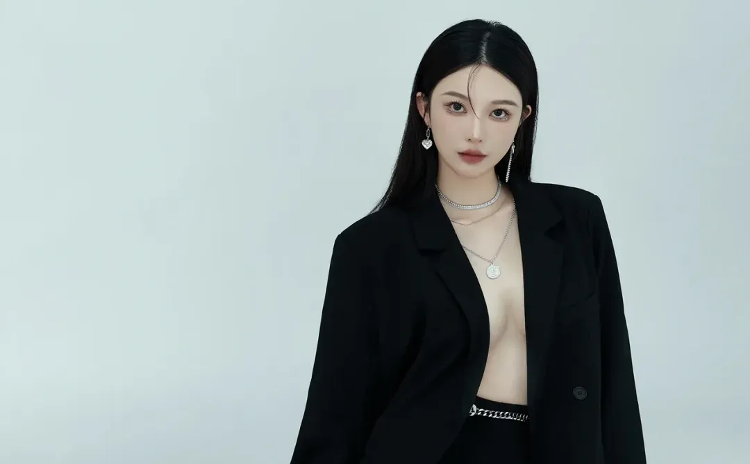 人间辣妹💋女人味爆棚的性感光影黑西装写真