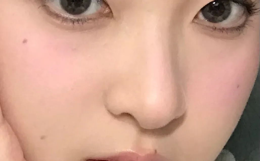 妆容的完成度……靠脸