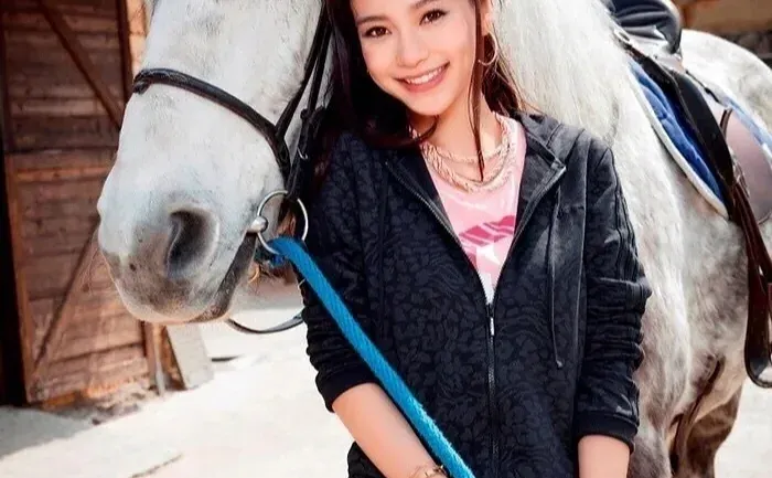 从CG游戏里走出来的女生 嫩模时期太美了