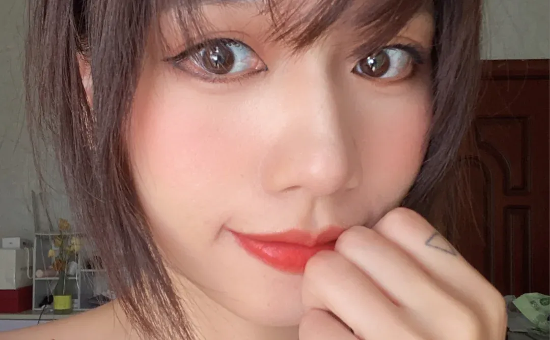 当一个普通单眼皮女生化了baby嫩模妆