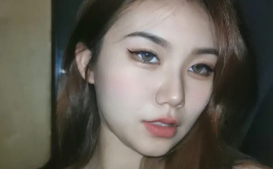 嫩模妆+闪光灯绝绝子！