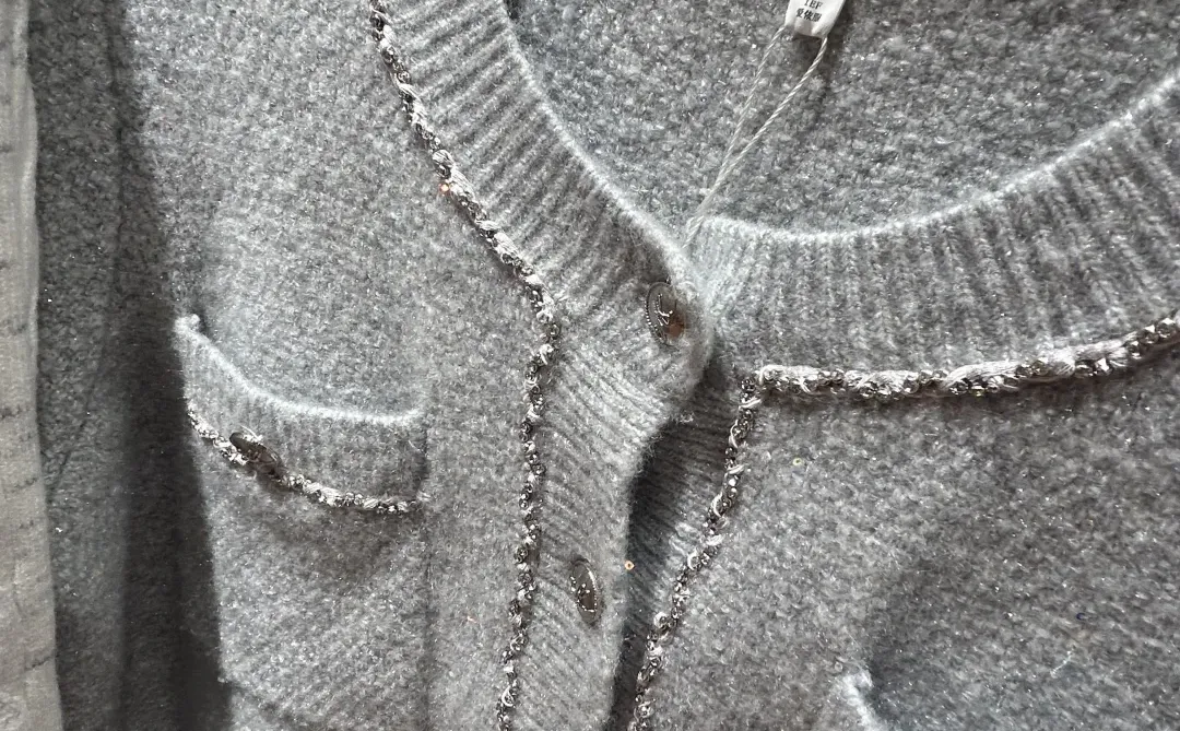 爱依服铁粉灰色控看过来