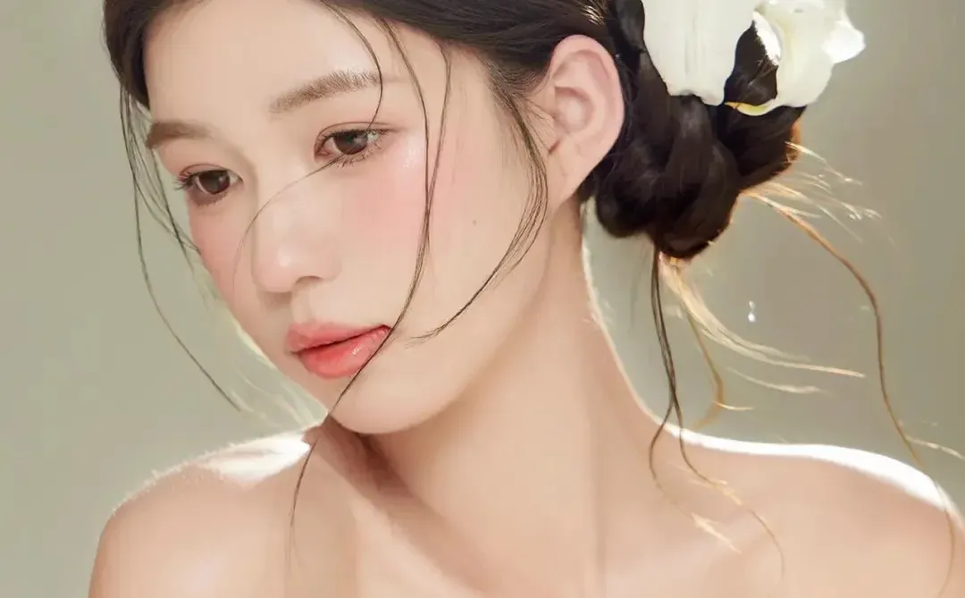 花与少女肖像写真｜纯欲感藏在眉眼间