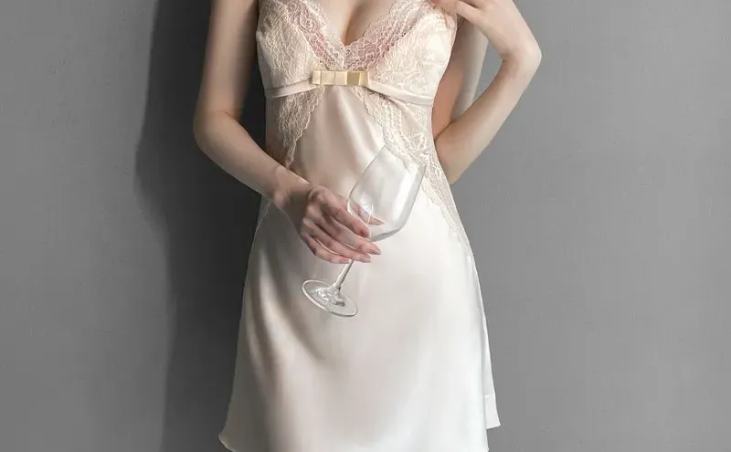 🖤法式纯欲睡裙上新！显白又高级