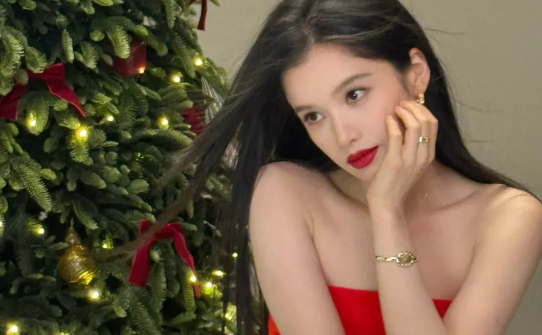 张婧仪好明艳的美