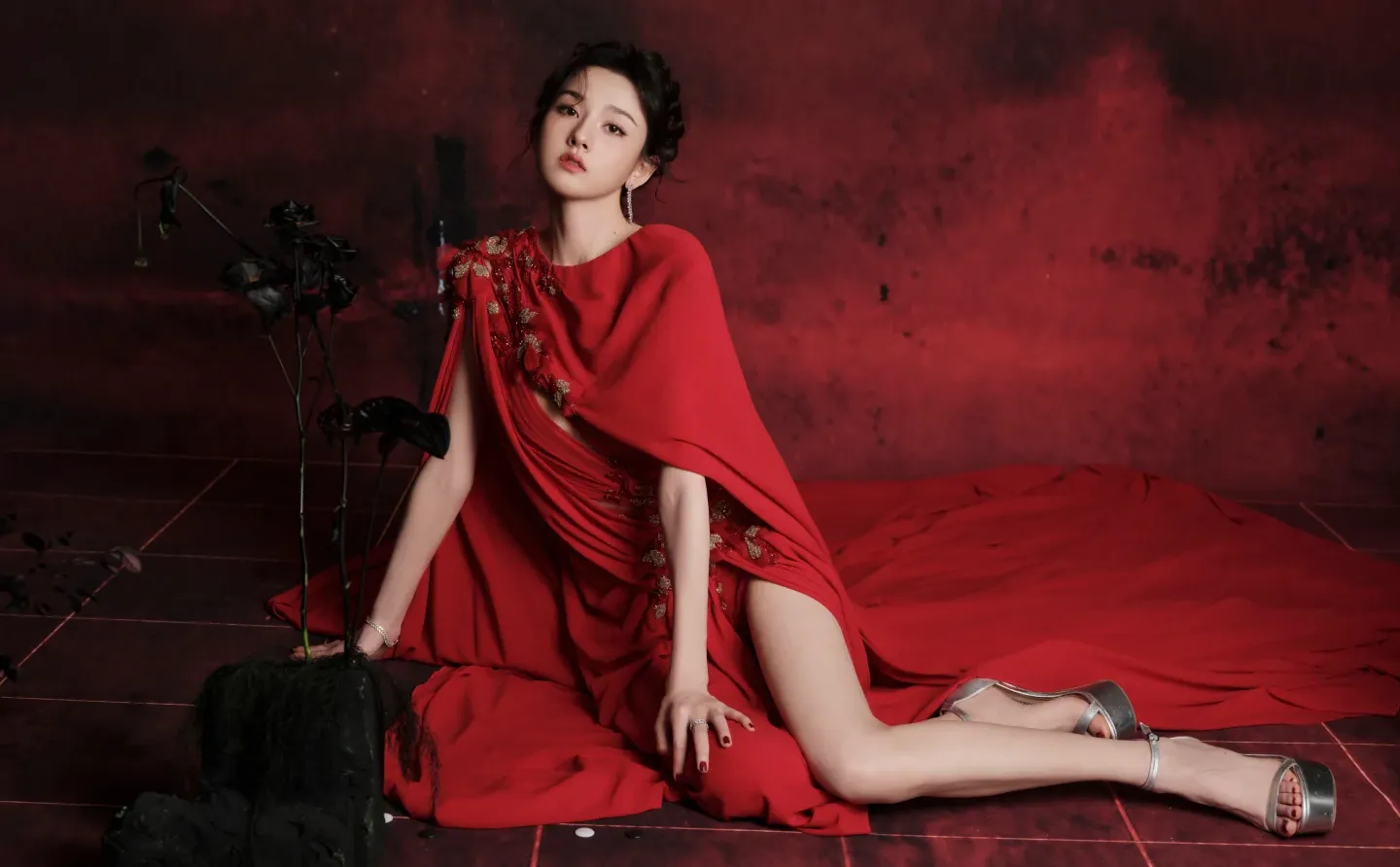 宋祖儿活动造型🥀娇艳欲滴的小红帽~