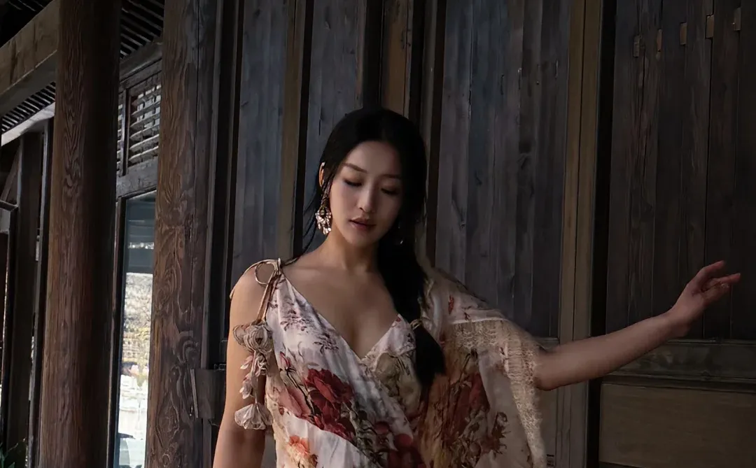 生长在荆棘里的玫瑰🌹才更娇艳