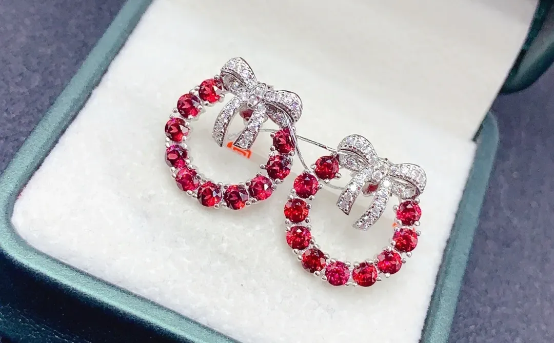 超美！镁铝石榴石耳钉，优雅与魅力的完美融合