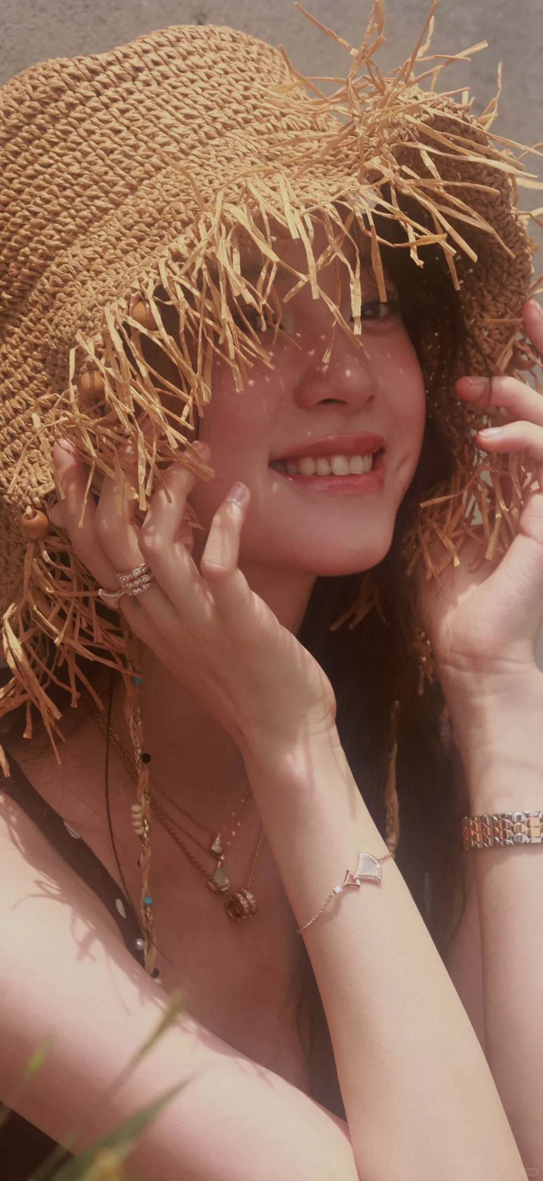 欧阳娜娜海边泳衣写真壁纸