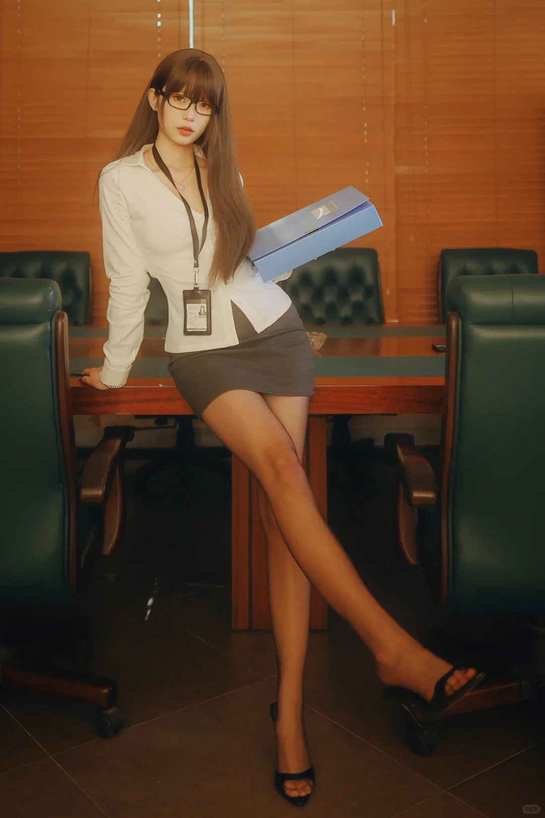 开完会才能下班哦