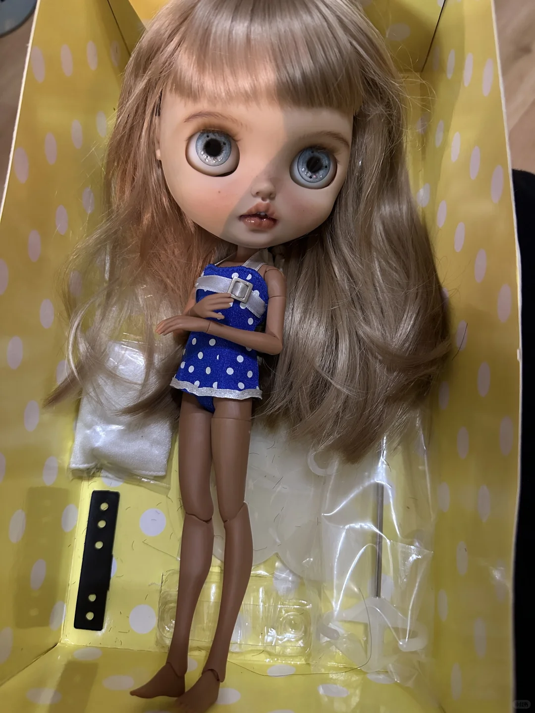 金发碧眼的美女Blythe 烧肌好适合泳装呀