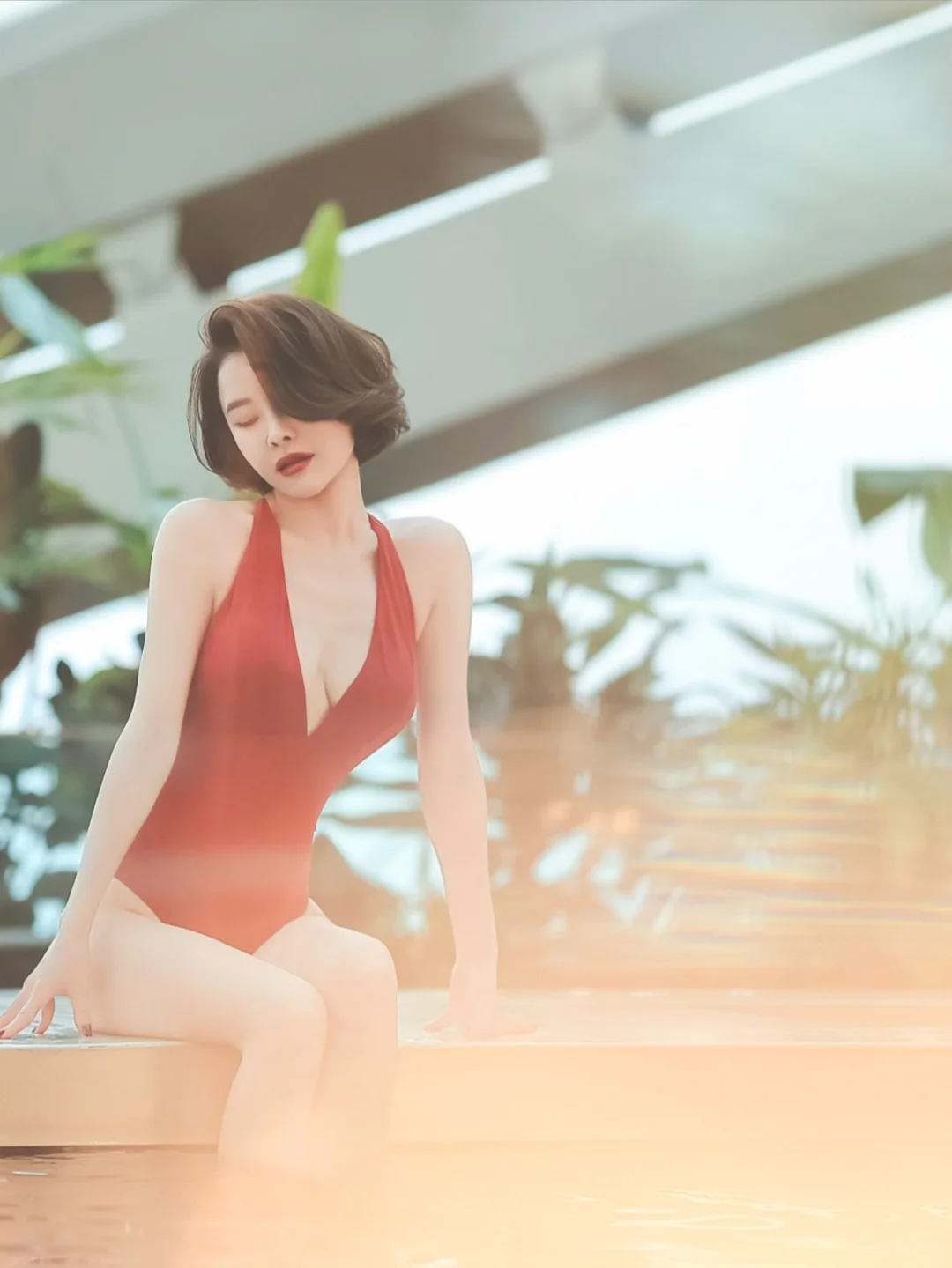 一组港风泳衣写真，红色真的超级出片