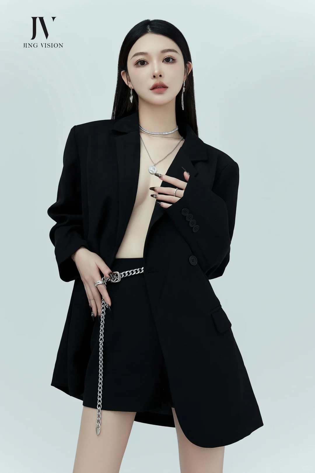 人间辣妹💋女人味爆棚的性感光影黑西装写真