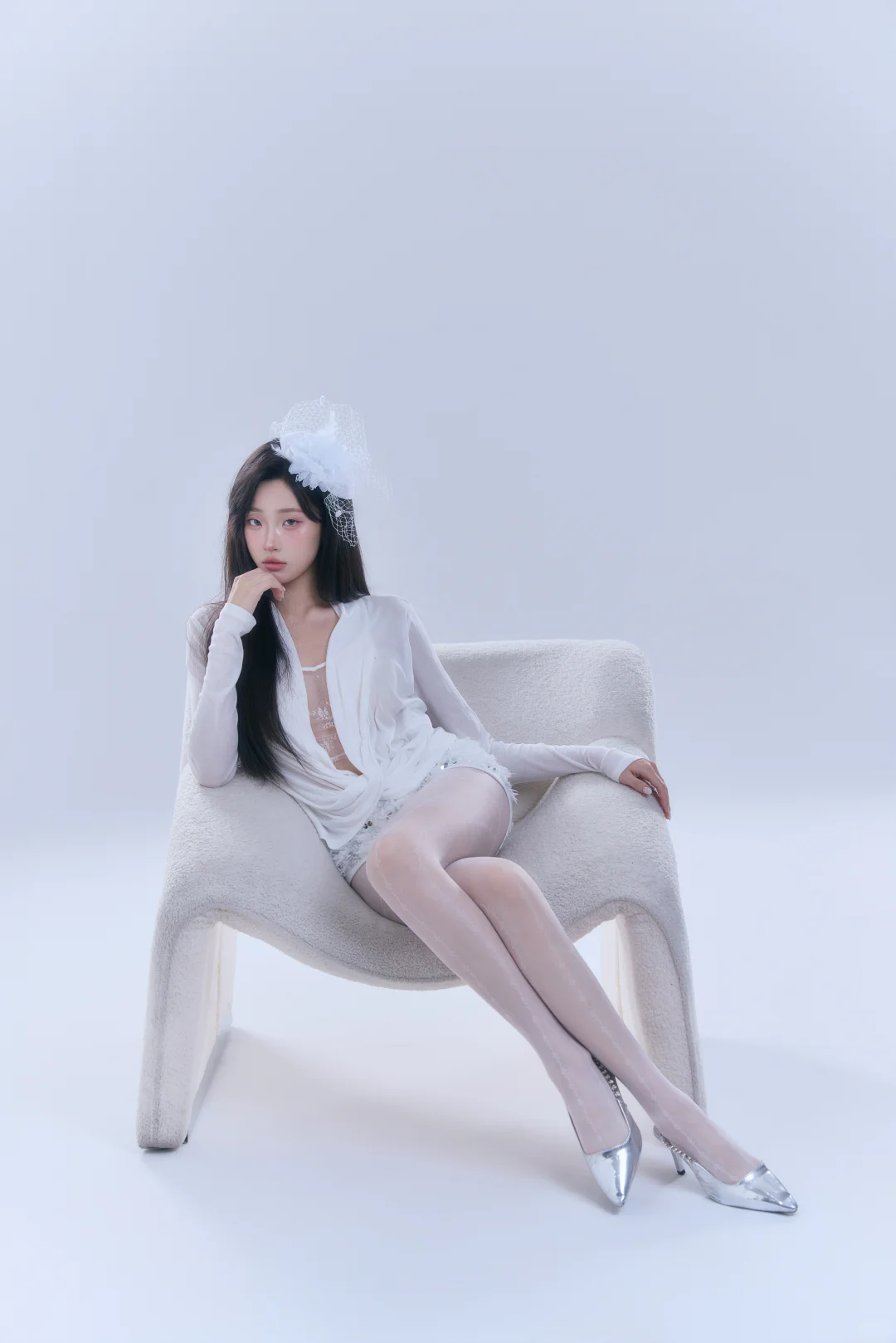 高级的纯欲，是眼神里的天真和细节处的性感