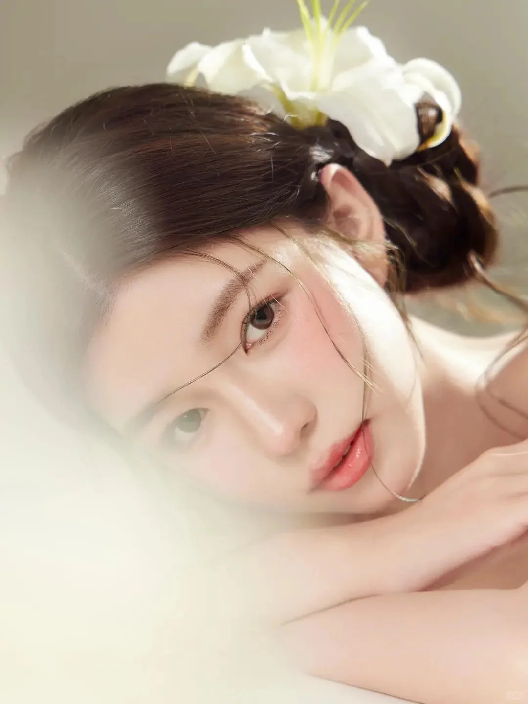 花与少女肖像写真｜纯欲感藏在眉眼间