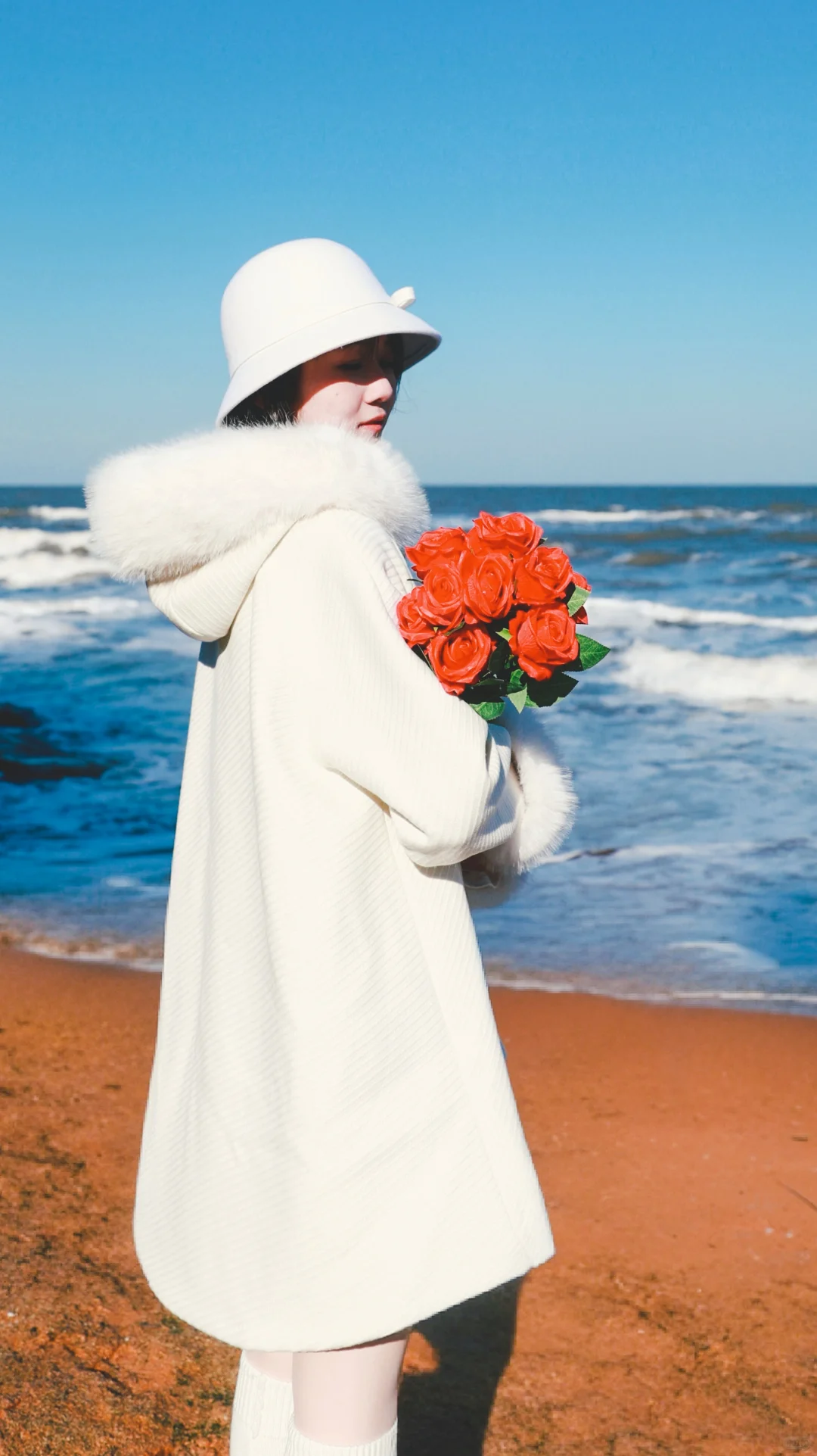 就喜欢穿白色！海边拍的～