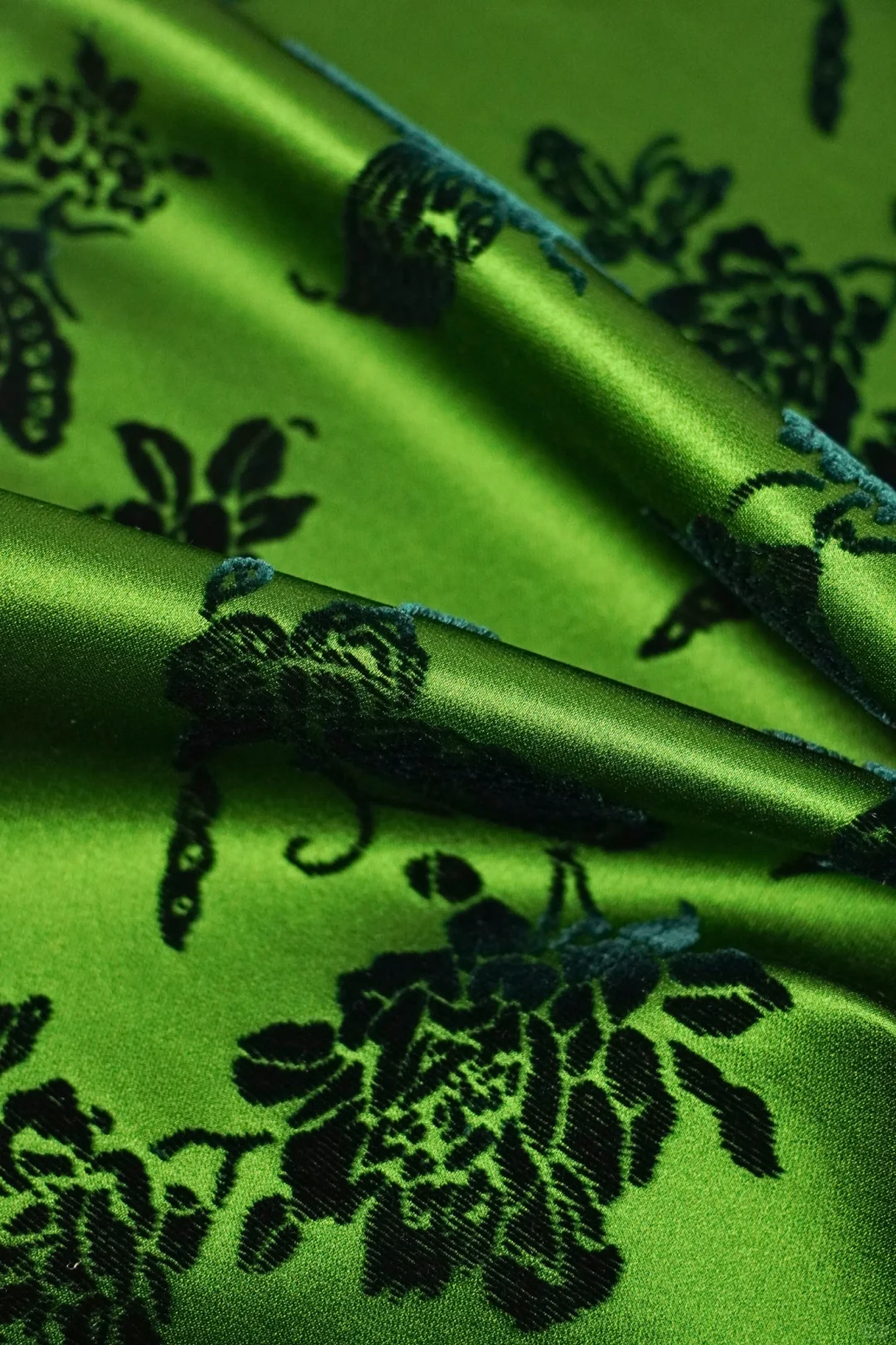 蝶恋花 · 绿底青蓝绒漳缎 王晨监制冠名