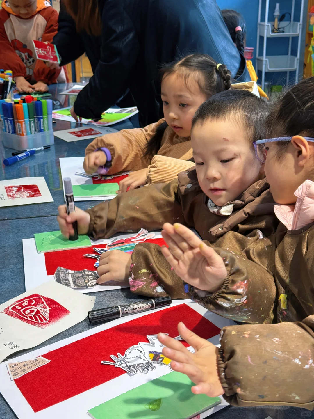 《唐马》（5-8岁）拼贴、吹塑纸版画