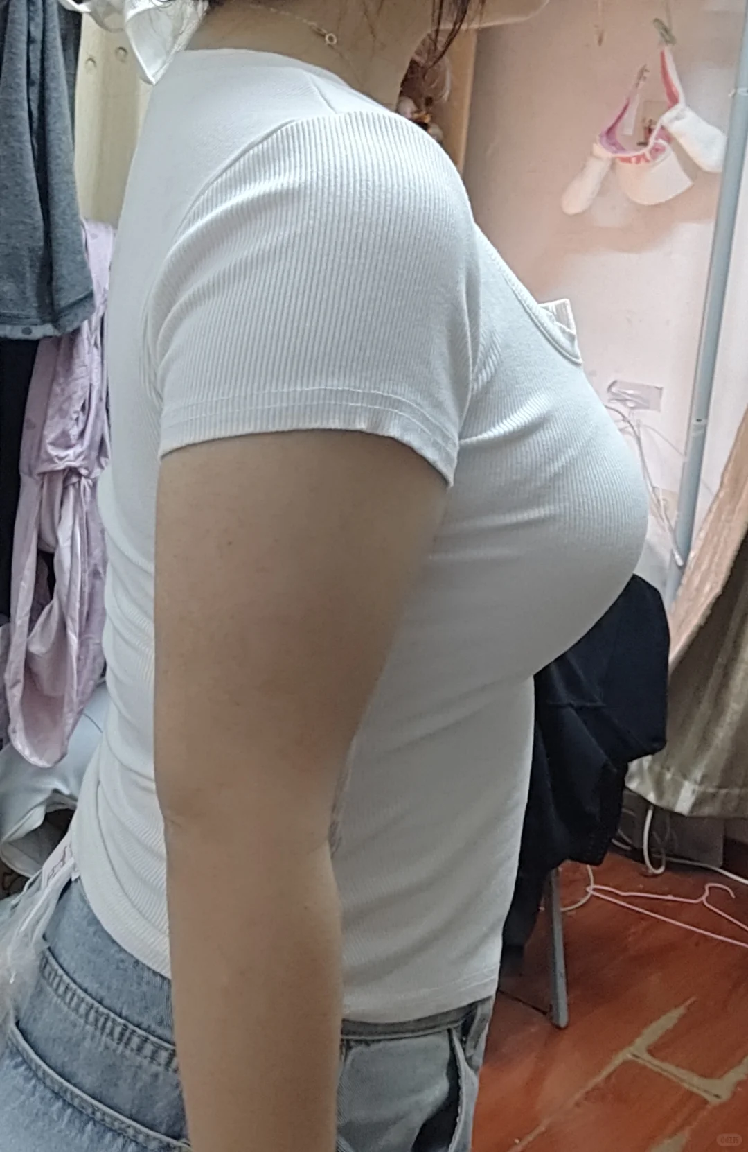 原相机试穿三个内衣