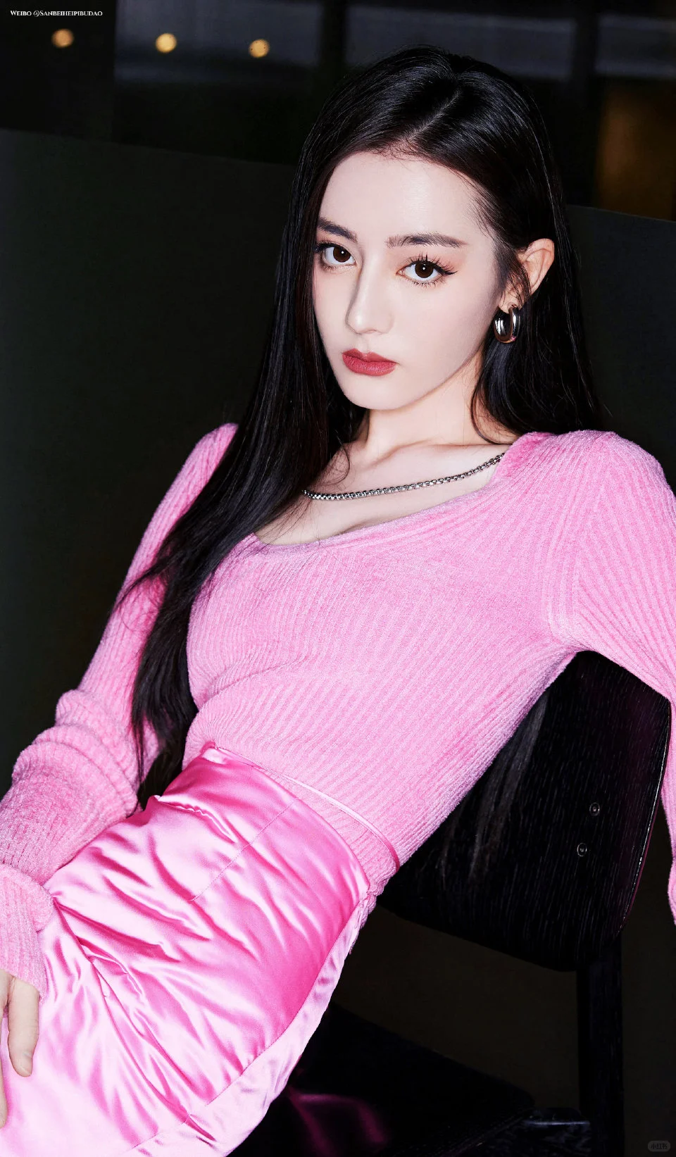 迪丽热巴 粉色辣妹装凹凸好身材