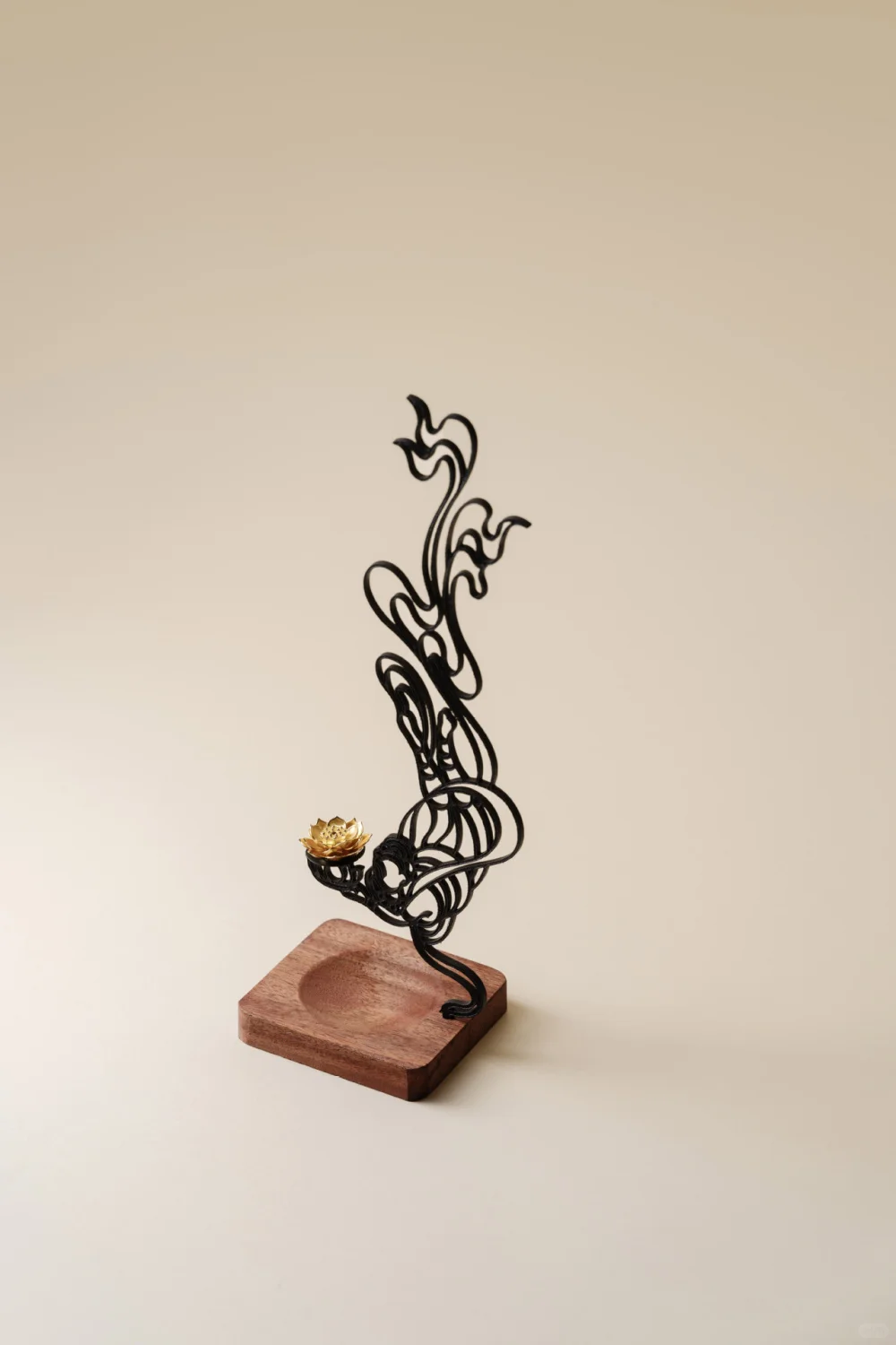 敦煌壁画上的天女，轻轻飘落到了你的案头。