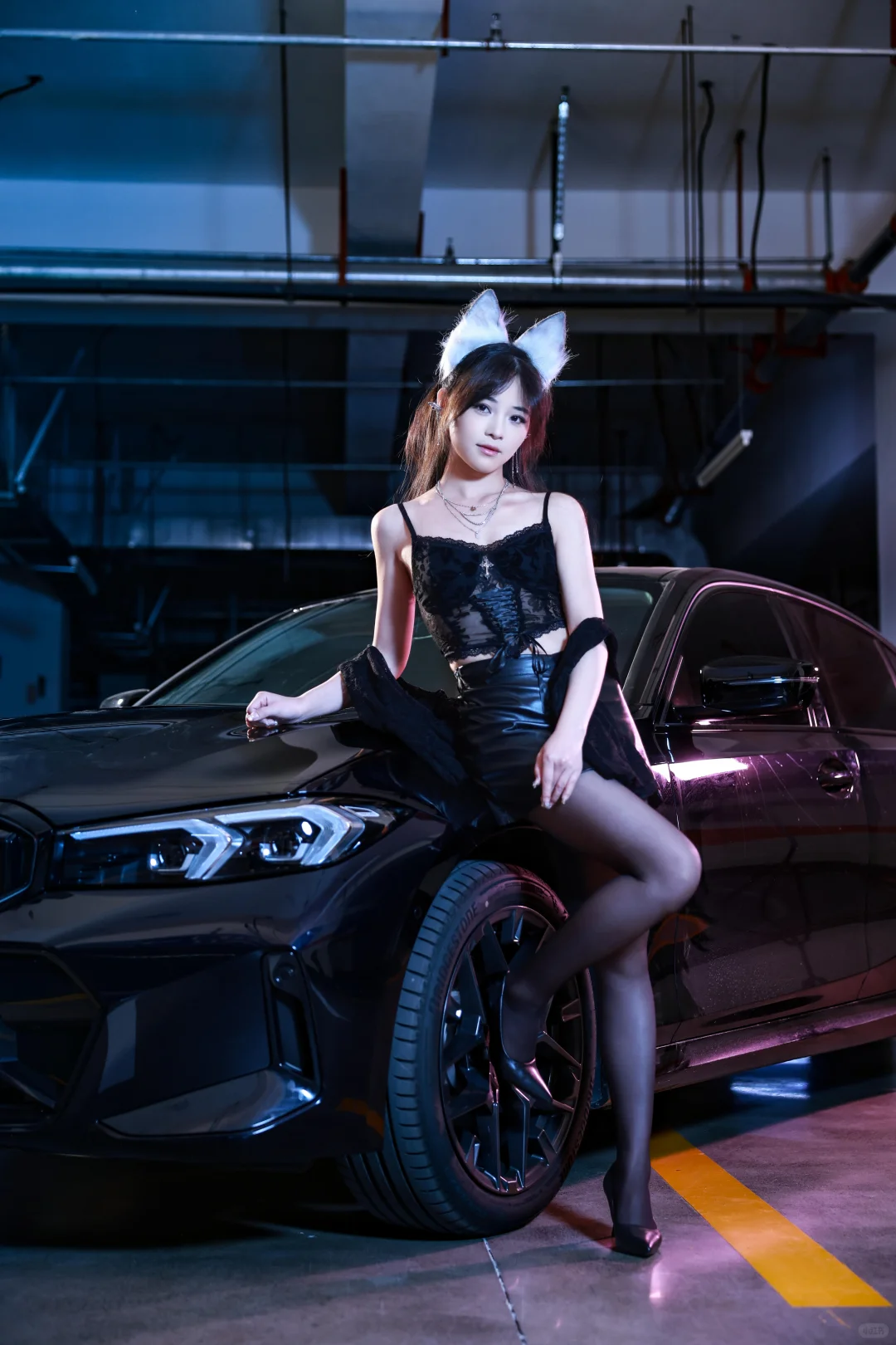 ❤️惊艳全场！黑丝车模的完美演绎