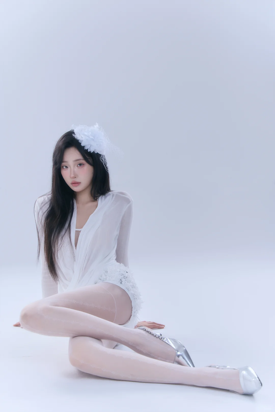 高级的纯欲，是眼神里的天真和细节处的性感