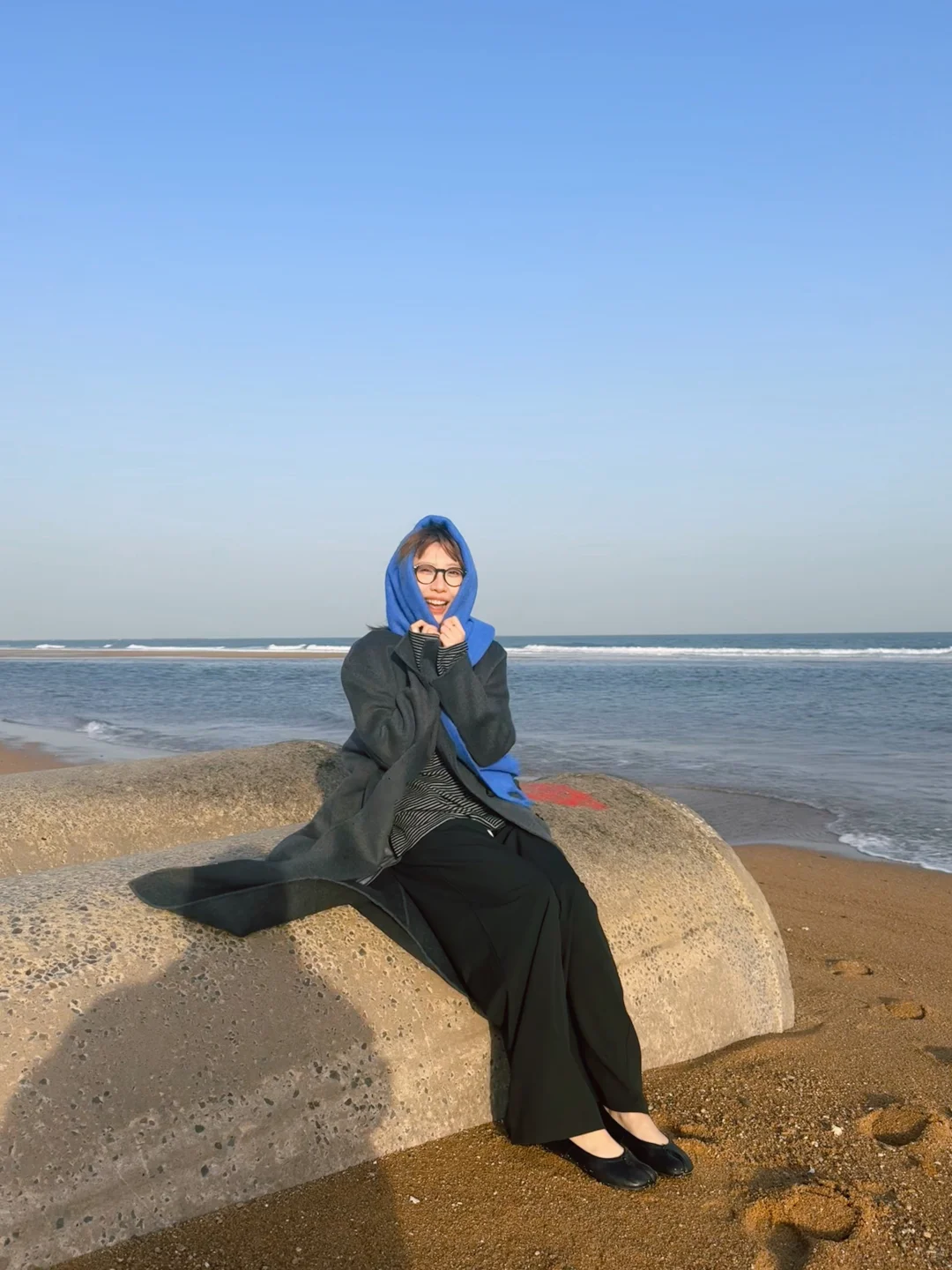 冬天 海边两小时 很浪漫 风吹的头也痛 hhh